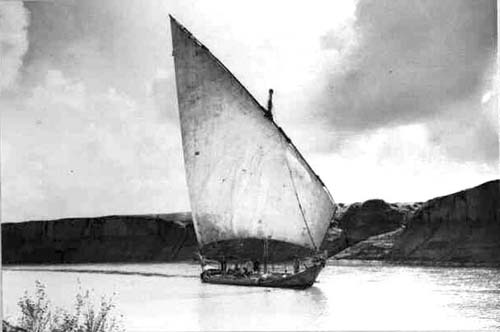 قایقی روی رود کارون. اهواز.عکس از  کمپانی تیسفون 1910 میلادی