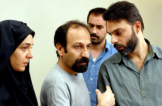از راست به چپ: پیمان معادی، شهاب حسینی، اصغر فرهادی و ساره بیات سر صحنه جدایی نادر از سیمین