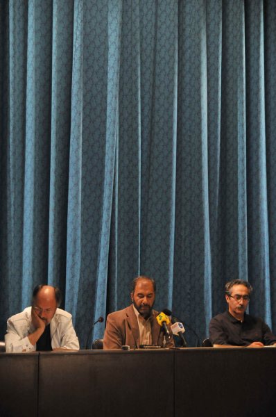 از راست به چپ: فرهاد توحیدی، محمدمهدی عسگرپور و امین تارخ. سه تن از اعضای هیئت مدیره سابق خانه سینما