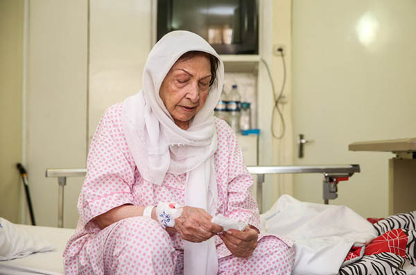 توران مهرزاد در بیمارستان طوس. عکس از ایسنا
