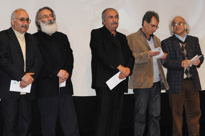 از چپ به راست: احمد طالبی نژاد، جواد طوسی، خسرو دهقان، طهماسب صلح جو، و فریدون جیرانی در مراسم جشن انجمن منتقدان و نویسندگان سینمایی