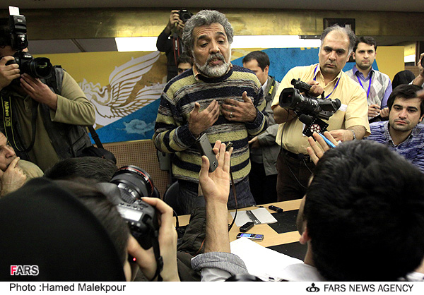 افخمی در محاصره خبرنگاران خشمگین