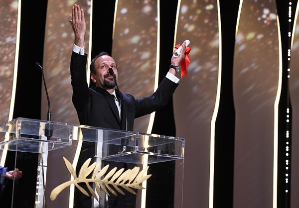 اصغر فرهادی برنده جایزه بهترین فیلمنامه برای فیلم فروشنده در کن