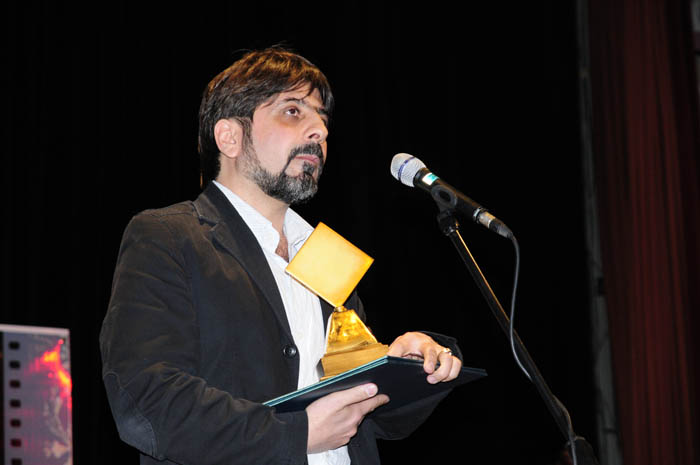 غلامعباس فاضلی جایزه بهترین سایت سینمایی را برای سایت پرده سینما دریافت کرد. عکس از الهام عبدلی