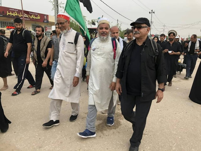پرویز پرستویی در راهپیمایی اربعین حسینی حاضر شد.