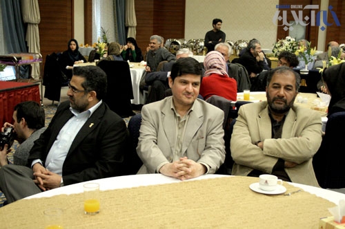 از چپ به راست: جواد شمقدری، علیرضا سجادپور و محمدمهدی عسگرپور: طرف های اختلاف در بیست و هشتمین جشنواره فجر به حالت قهر بر سر یک میز! عکس از خبرآنلاین، 