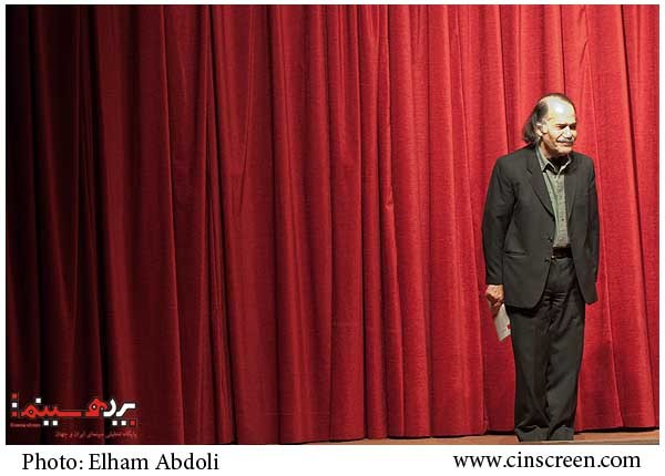 گروه سیروس ابراهیم زاده برای کمک به زلزله زدگان نمایشنامه خواندند