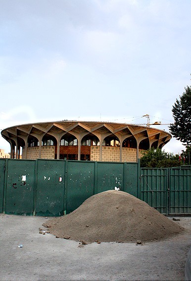 هنرمندان بر ضرورت سر و سامان دادن به حریم «تئاتر شهر» تاكید كردند