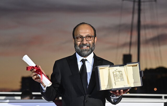 اصغر فرهادی پس از دریافت جایزه کن چه گفت؟